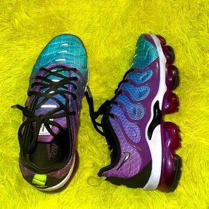 NIKE AIR VAPORMAX PLUS
